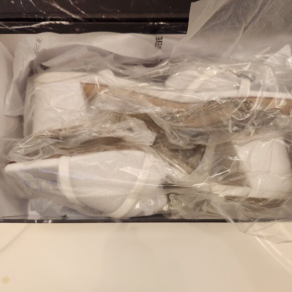 Jessica Rich with Steve Madden "Anya" White Block heeled Sandals. NIB. 9 - Picture 10 of 12